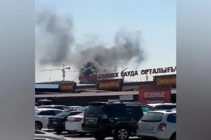Алматыда «барахолка» өртенді