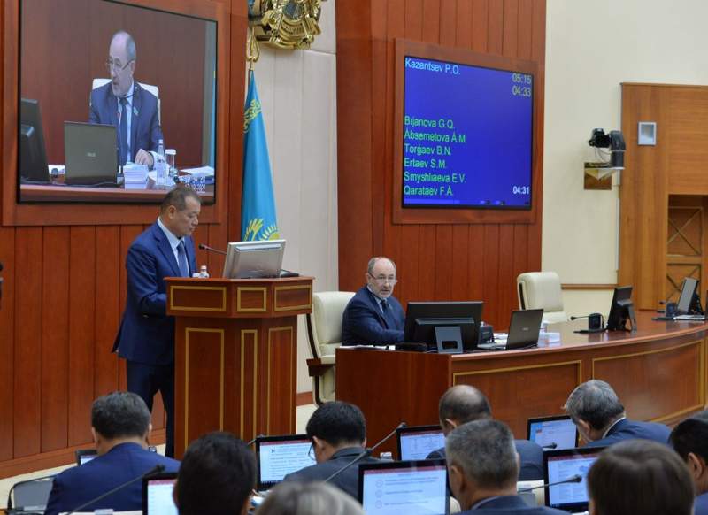 Депутаттар жол сапасы үшін шенеуніктердің жеке жауапкершілігін заңнамалық тұрғыдан бекітуді ұсынды