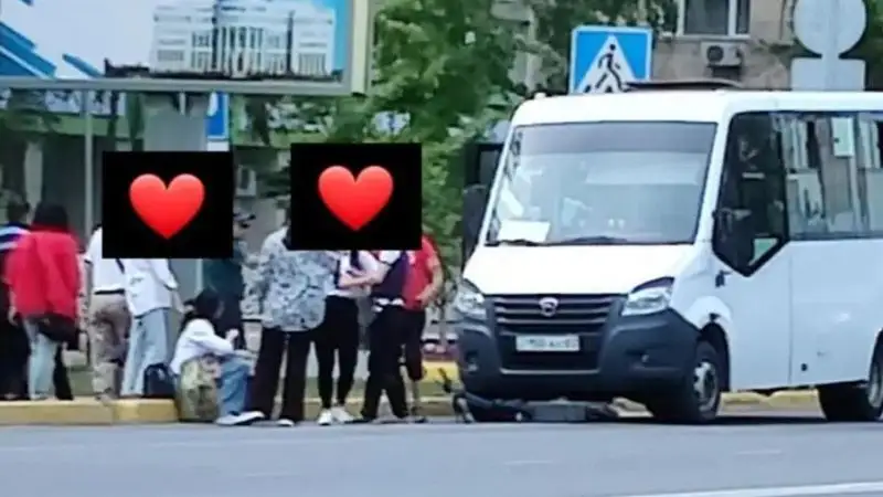 Оралда жүк көлігі самокат тепкен екі қызды қағып кетті