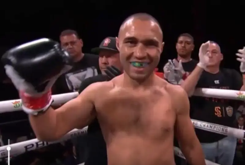 Қазақстандық боксшы WBC титулын жеңіп алды 