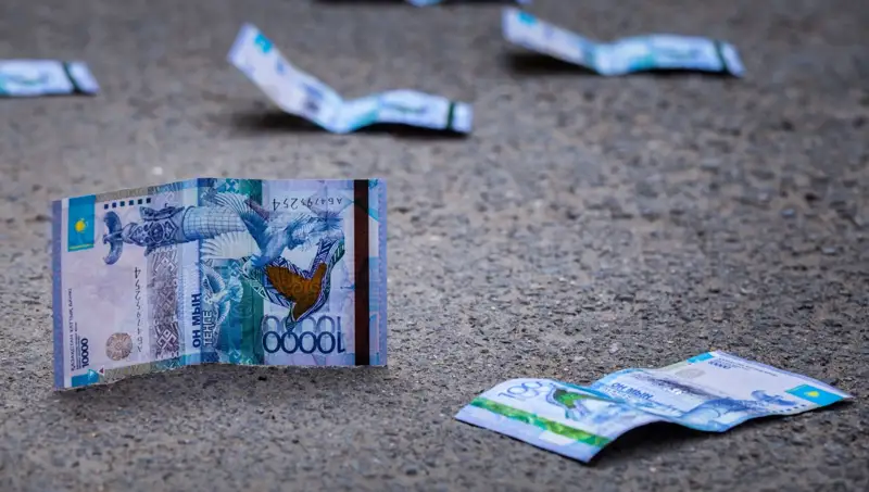 Үш себеп: Теңге НЕГЕ бір күнде құламайды?