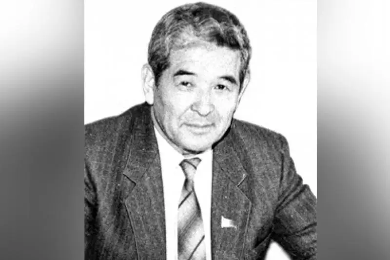 Өзбекәлі Жәнібековке Алматы мен Түркістаннан ескерткіш ашылмақ