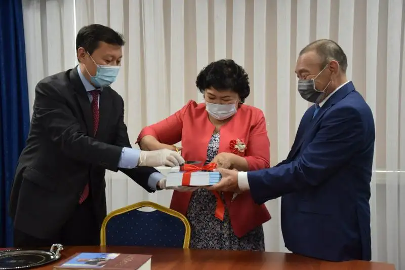 Оқу-әдістемелік «Домбыра» кітабының тұсауы кесілді