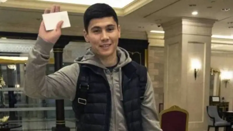  Бауыржан Исламхан Қазақстанға оралды