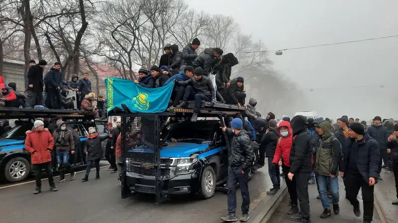 Шеруге қатысқан 670-тен астам адам қамаудан босатылды