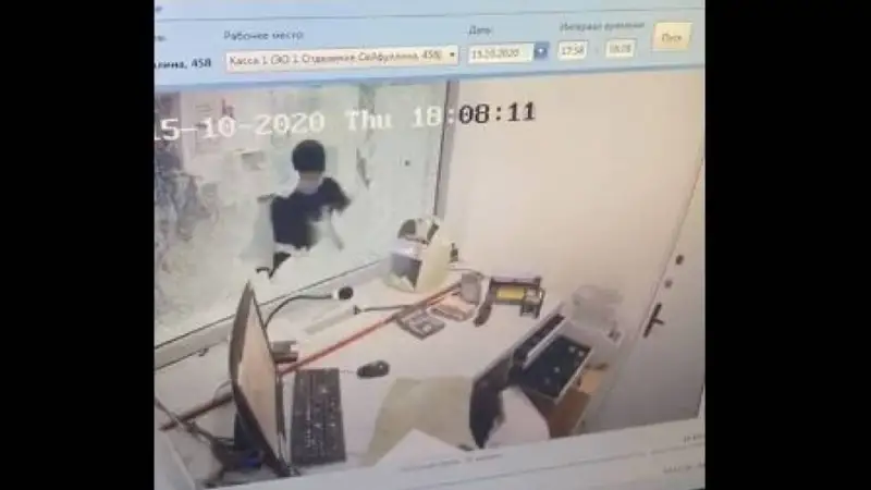 Қарулы қарақшылар Kaspi банктің бөлімшесін тонап кетті