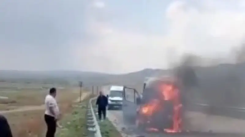 Алматы - Талдықорған тасжолында жас футболшылар отырған автобус өртенді