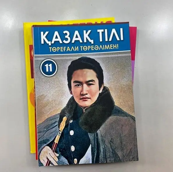 Әншілер назар аударту үшін бәріне дайын