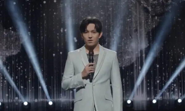 Димаш АҚШ президентін инаугурациялау апталығының ашылуында «Самалтау» әнін шырқады (видео)