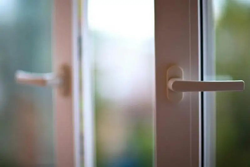 Көкшетауда 2 жасар бүлдіршін бесінші қабаттан құлап кетті 