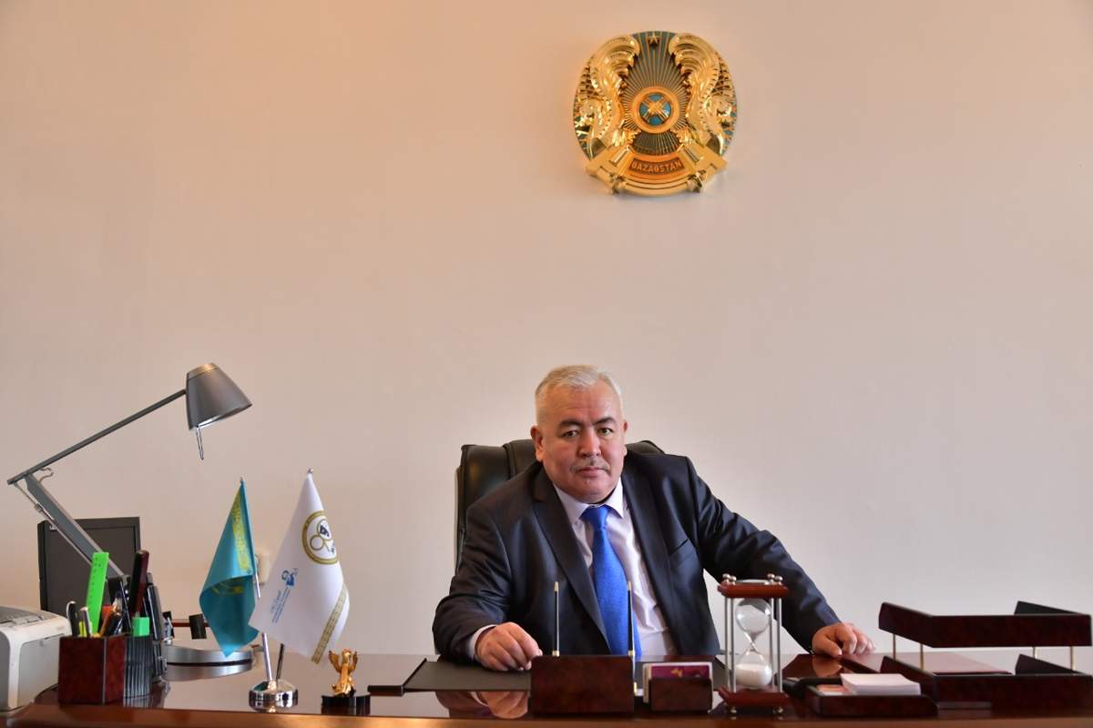 Әуезов театрына Еркін Жуасбек келді 