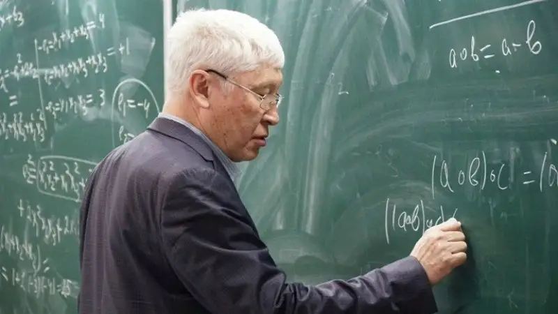 Асқар Жұмаділдаев 100 доллар береді