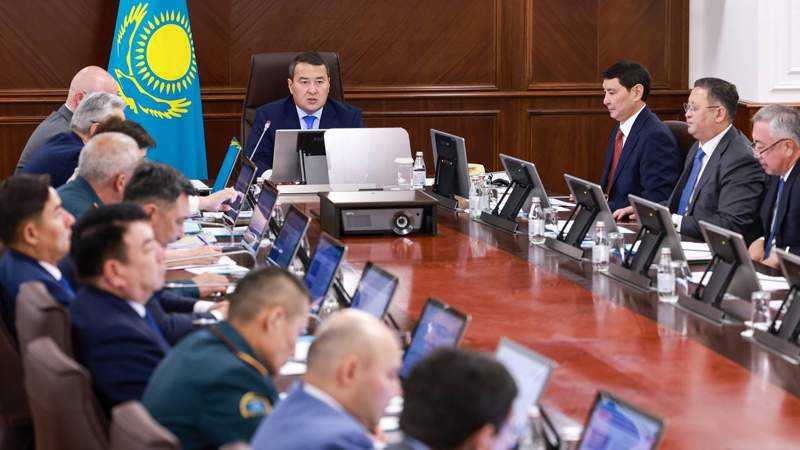 Әлихан Смайылов спорт саласына жауапты мекемелерді сынға алды