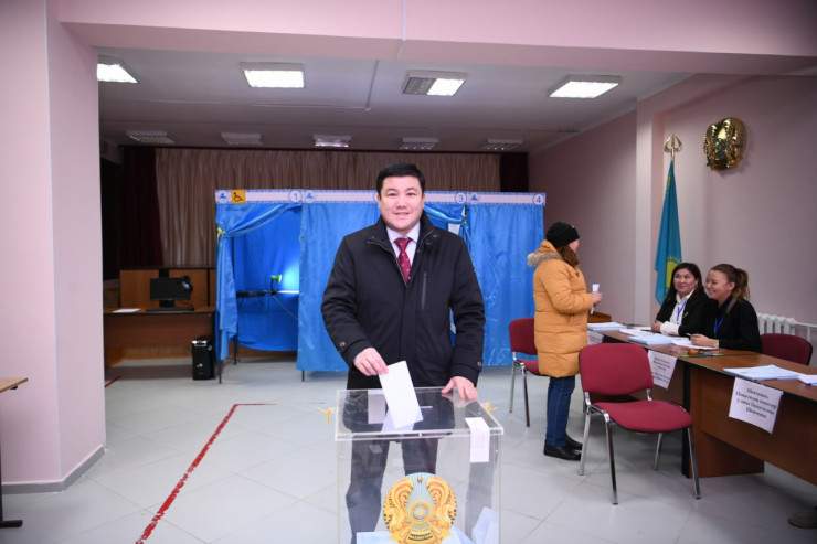 Оралдық сайлаушыларға Тұрсынбек Қабатовтың концертіне тегін билеттер берілді