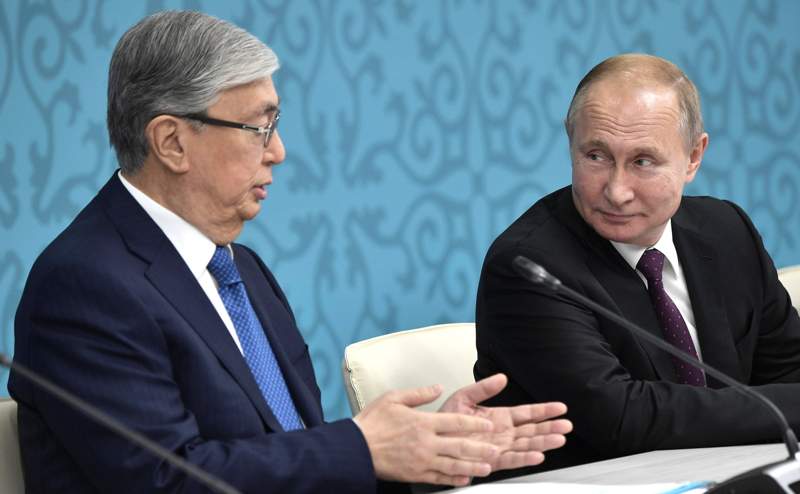 Тоқаев Путинді Ресей күнімен құттықтады