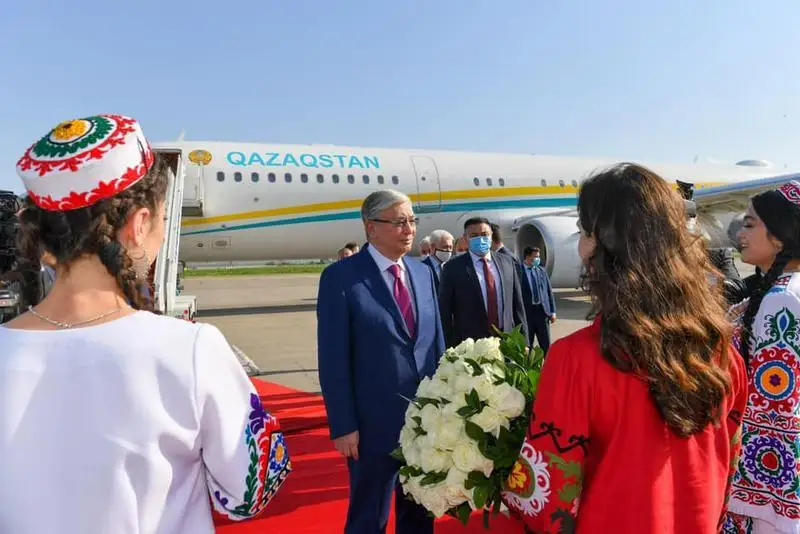 Президентті Тәжікстанда қалай қарсы алды?