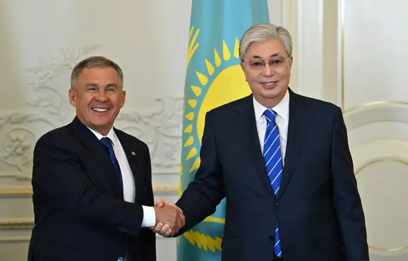 Тоқаев Татарстан Президенті Рустам Миннихановпен кездесті