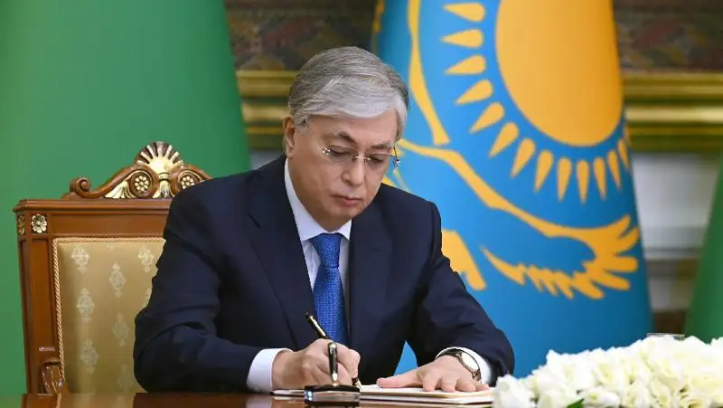 Президент мемлекет және қоғам қайраткері Балташ Тұрсымбаевтың отбасы мен туыстарына көңіл айтты