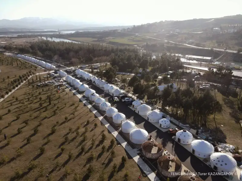 Жер сілкінісінен зардап шеккен Кахраманмарашта қазақтың киіз үйлері тігілді