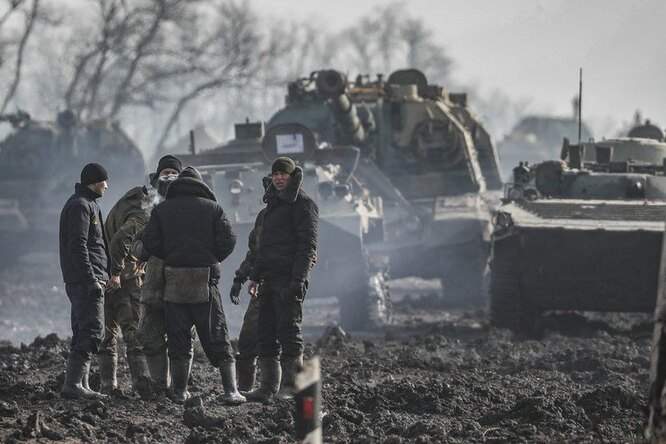 Украинаның Қорғаныс министрі қолына қару ұстай алатынның бәрін ел қорғауға шақырды