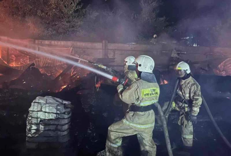 Алматыда екі қабатты монша өртенді