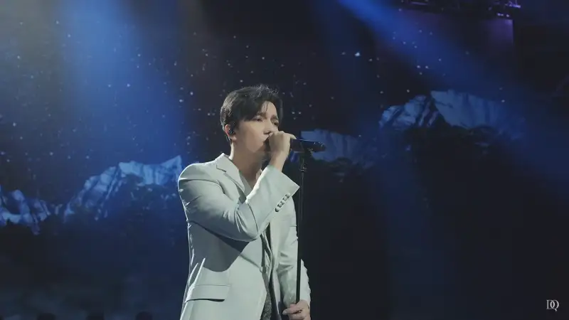 Димаш Байденді қазақша құттықтады