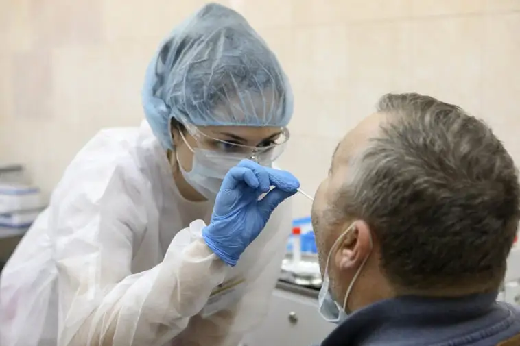 Вакцина тегін, ал ПТР-сынама неге ақылы? ДСМ жауабы