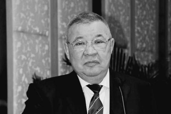 Қайрат Тұрлыханов дүниеден озды