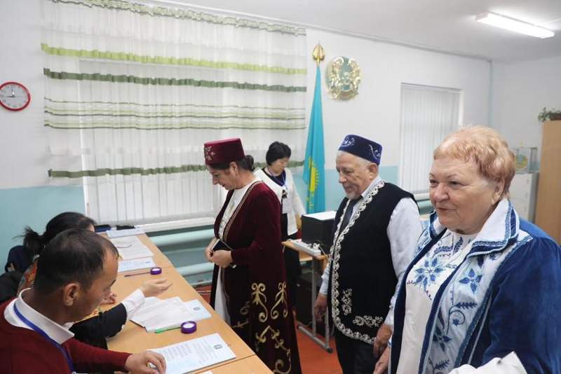 Арыстағы этнос өкілдері сайлауға ұлттық киіммен барды