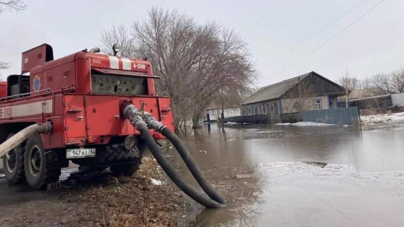 Су тасқынынан зардап шеккен ақтөбеліктерге материалдық көмек берілді