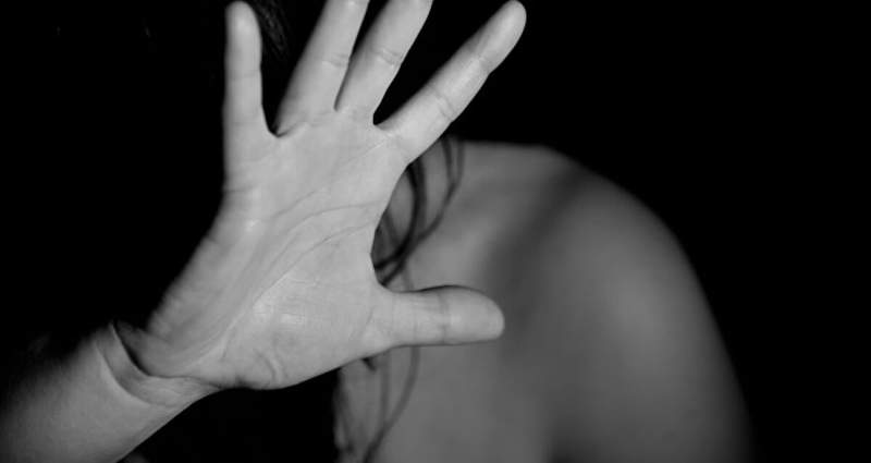 17 адам жабылып зорлады деген қыз оқиғаның қалай болғанын айтты