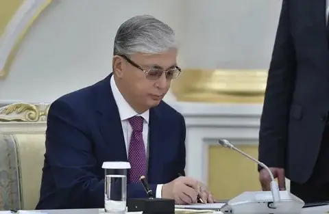 Тоқаев бірқатар құжаттарға қол қойды