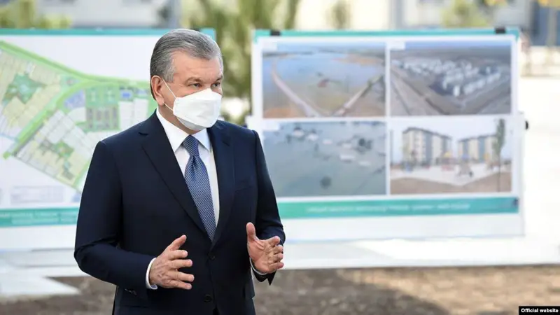 Мирзияев Сардоба бөгетінің жарылуынан зардап шеккен тұрғындармен кездесті