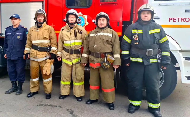 Петропавлдық өрт сөндірушілер өрт кезінде баланы құтқарып, 12 адамды эвакуациялады