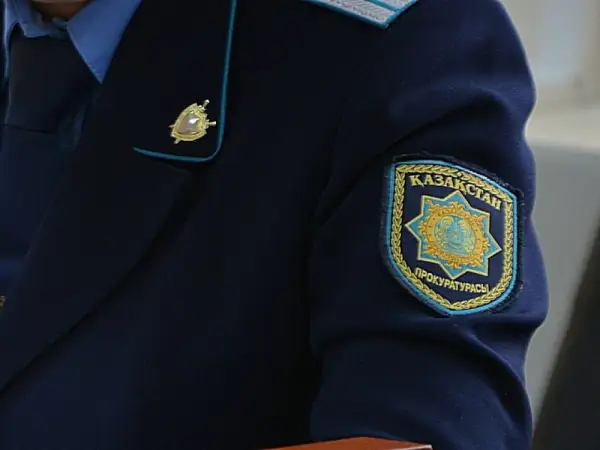 Пара алған шенеунік атағынан айырылды