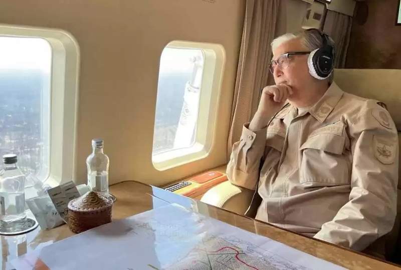Тоқаев Абай облысындағы өртенген алқапты тікұшақпен барлап шықты