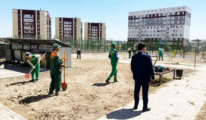 Қаратау ауданында аулаларды абаттандыру, көгалдандыру жұмыстары жалғасуда