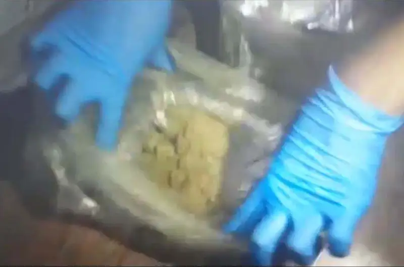 Бір килограмнан астам гашишті саудалаған