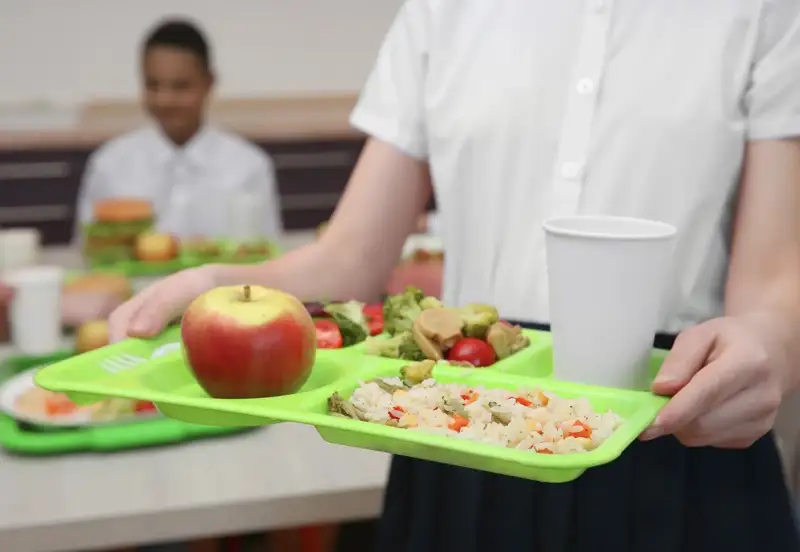 1 қыркүйектен бастап 1-4 сынып оқушылары тегін тамақтанады