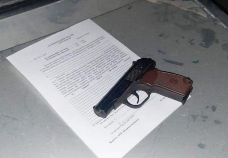 Шымкенттік тұрғын көлігінде қару сақтаған  