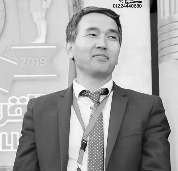 Дипломат елде жерленді 