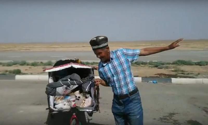 Өзбекстандық қажы Меккеге жаяу шыққан