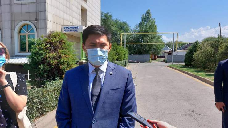 Алатау ауданының әкімі: Журналистен кешірім сұраудан қашпаймын 