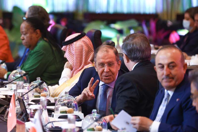 G20 саммитіне қатысушылар ресейлік делегация болғаны үшін бірлесіп суретке түсу дәстүрінен бас тартты