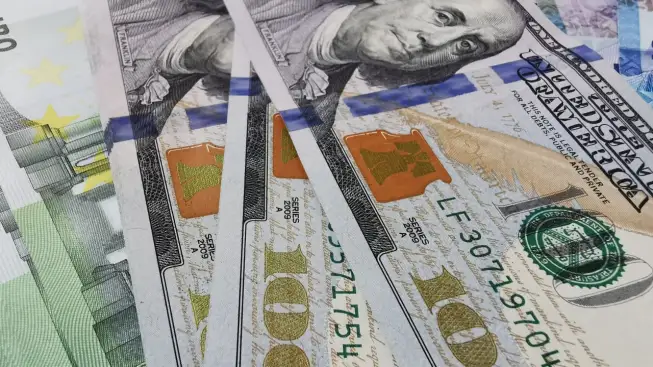 Долларды 450 теңгеден сатып жатыр