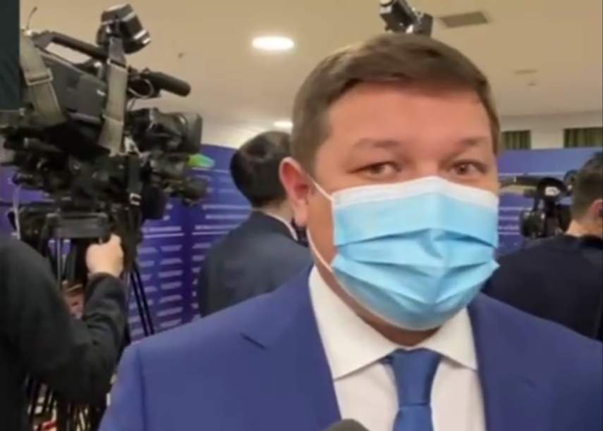 «Өзім жүргіземін»: Жаңа министр боттармен жұмыс істемейтінін ескертті (видео)