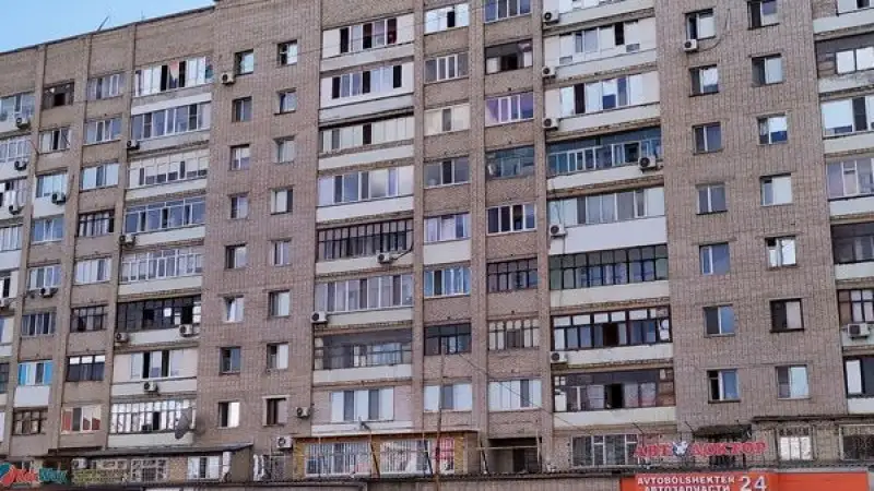 Мектеп оқушысы бесінші қабаттан құлап кетті