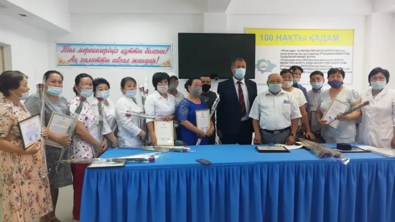 Гүлшара Әбдіқалықова медицина қызметкерлерін құттықтады