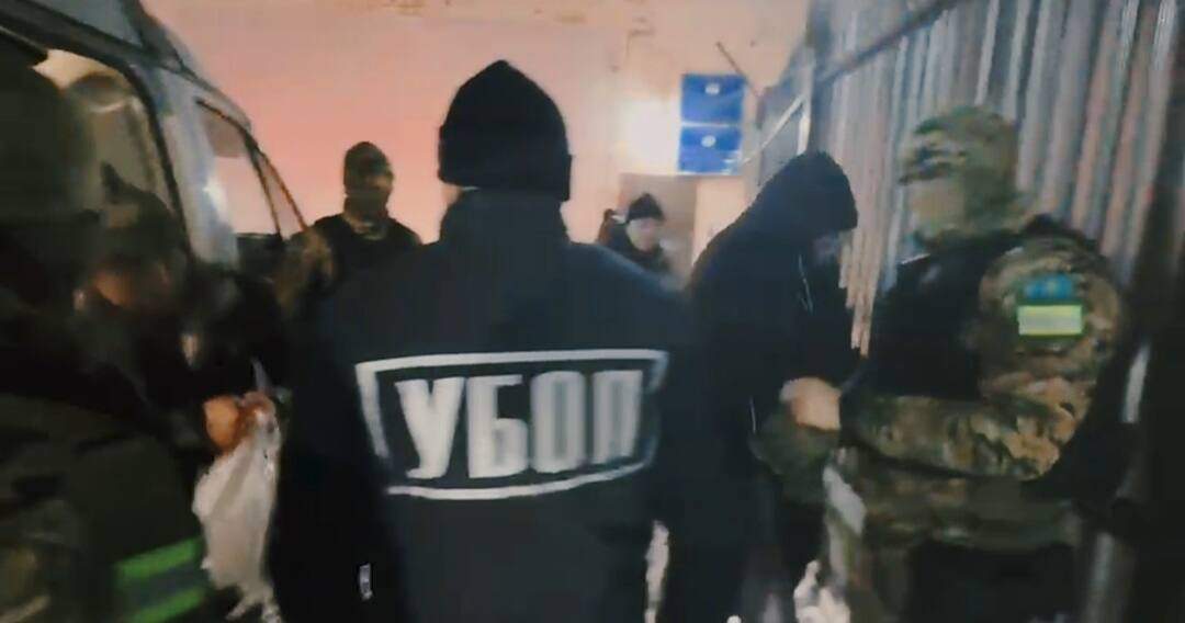 Қарағандыда кеншілерден ақша бопсалаған қылмыстық топ ұсталды 