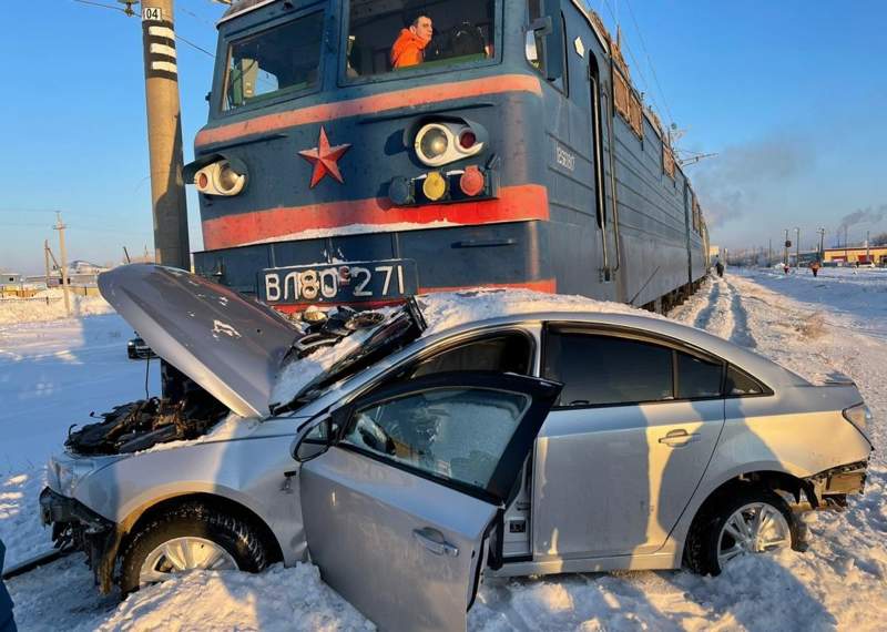 Қостанай облысында пойыз жеңіл көлікпен соқтығысты